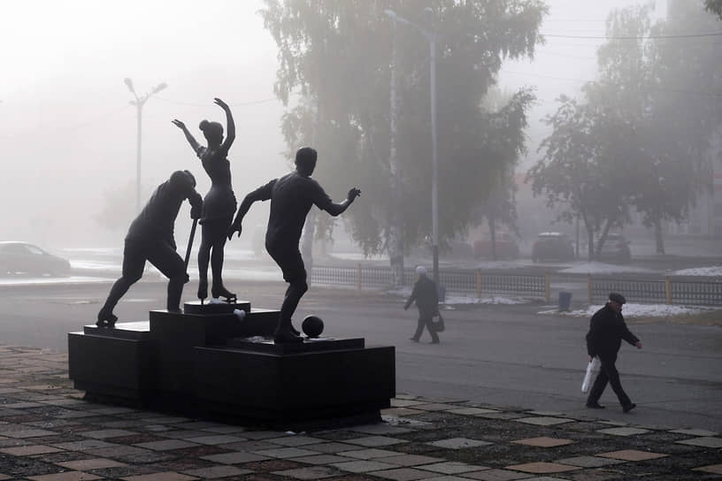 Прокопьевск, Кемеровская область. Памятник на улице города 