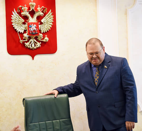 Губернатор Пензенской области Олег Мельниченко провел две прямые линии в «ВКонтакте» — 8 июля и 5 августа. Они были посвящены дорожному строительству и водоснабжению и продлились около получаса