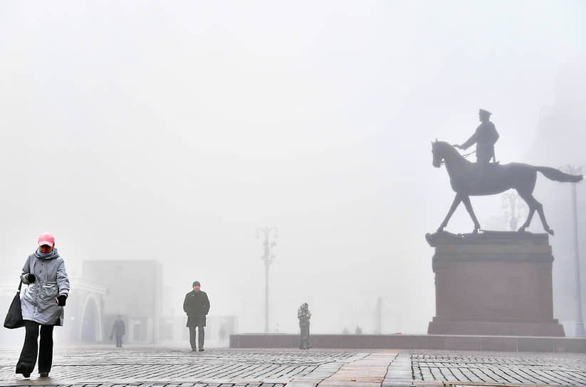 Памятник маршалу Георгию Жукову на Манежной площади 