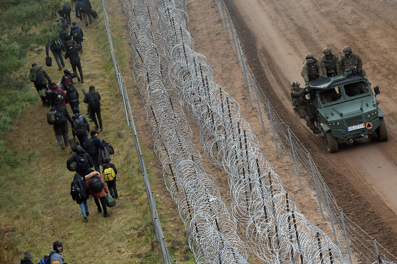В тот же день министр обороны Польши Мариуш Блащак заявил, что всех проникших в республику нелегальных мигрантов задержали