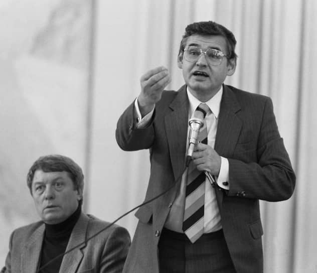 Первое заседание Московской городской Думы. Председатель Моссовета Николай Гончар во время выступления