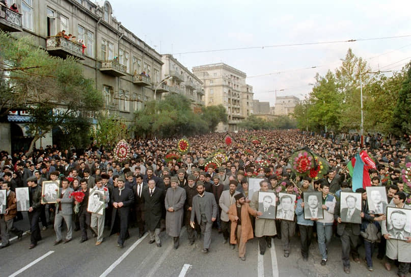Азербайджанцы протестуют в Баку