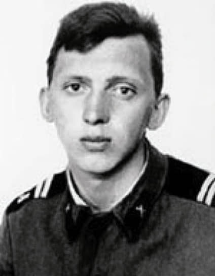 Олег Дерипаска служил в ракетных войсках Забайкальского военного округа, куда его призвали с физфака МГУ в 1986 году. Позже бизнесмен называл армию тестом на выживание 

