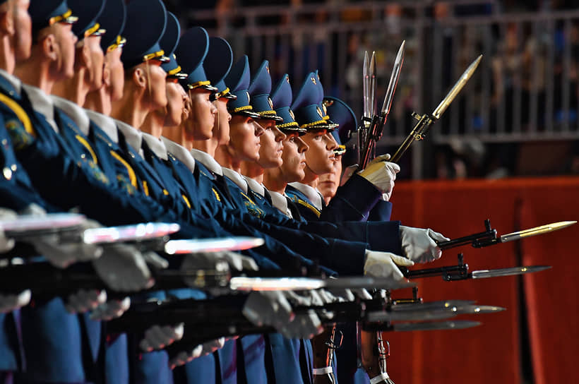 Рота почетного караула вооруженных сил Белоруссии на военно-музыкальном фестивале «Спасская башня»