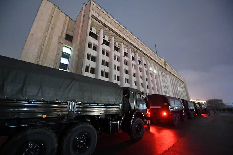 Военные машины в городе Алматы
