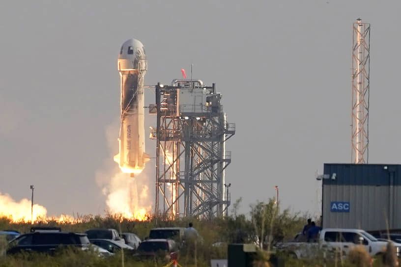 Запуск ракеты Blue Origin New Shepard с пассажиром Джеффом Безосом