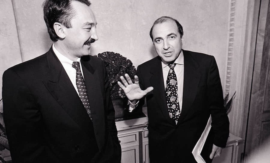 Основатели компании «ЛогоВАЗ» Борис Березовский (справа) и Самат Жабоев
