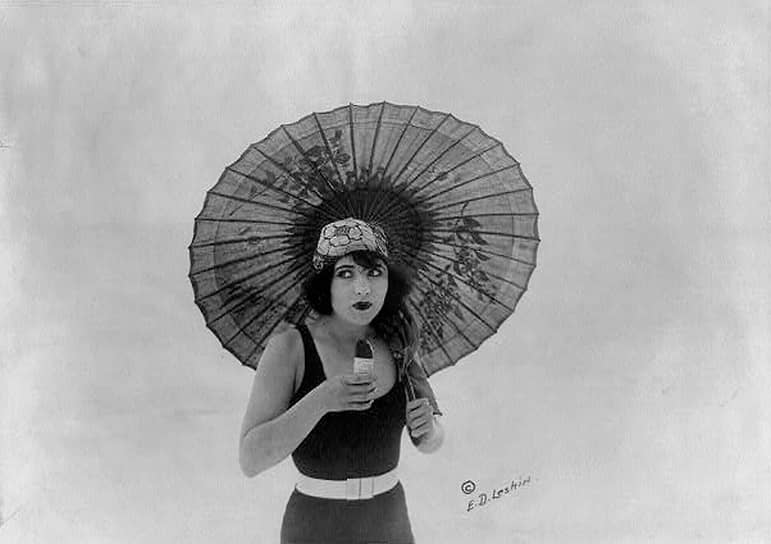 Звезда немого кино Бетти Компсон с «эскимо-пай». 1922 год