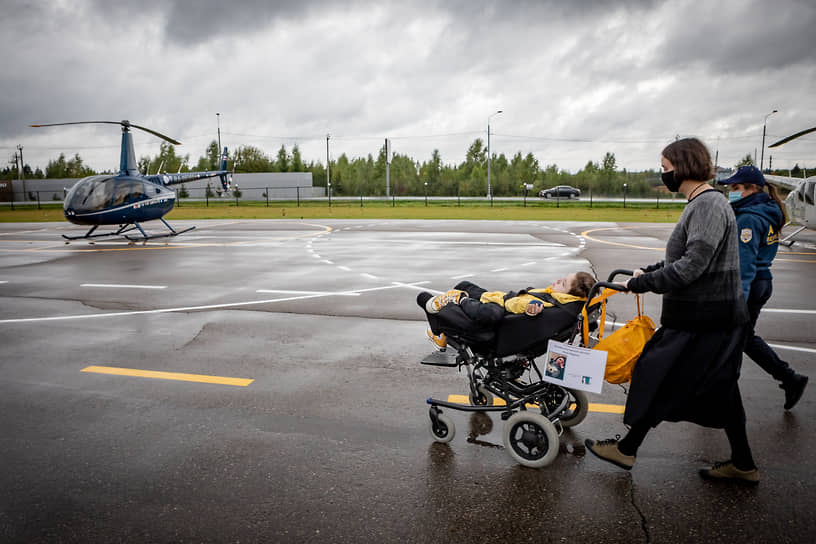 Лида Мониава и Коля на аэродроме Heliport