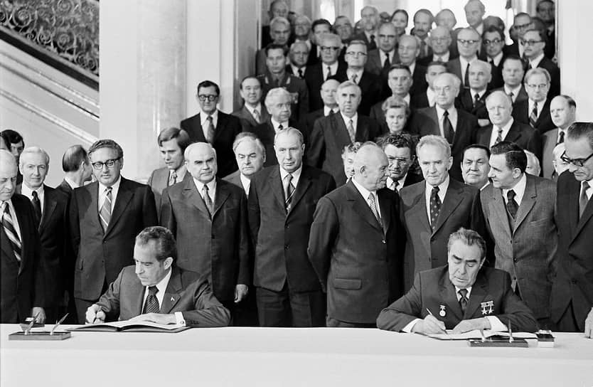 При Громыко—министре были подготовлены договор 1963 года о запрещении ядерных испытаний в трех средах, договор 1968 года о нераспространении ядерного оружия, договоры по ПРО 1972 года, ОСВ-1, а также соглашение 1973 года о предотвращении ядерной войны&lt;br>
На фото: 37-й президент США Ричард Никсон (слева) и генсек ЦК КПСС Леонид Брежнев (справа) подписывают договор об ограничении подземных испытаний ядерного оружия (1974). Андрей Громыко второй справа в первом ряду