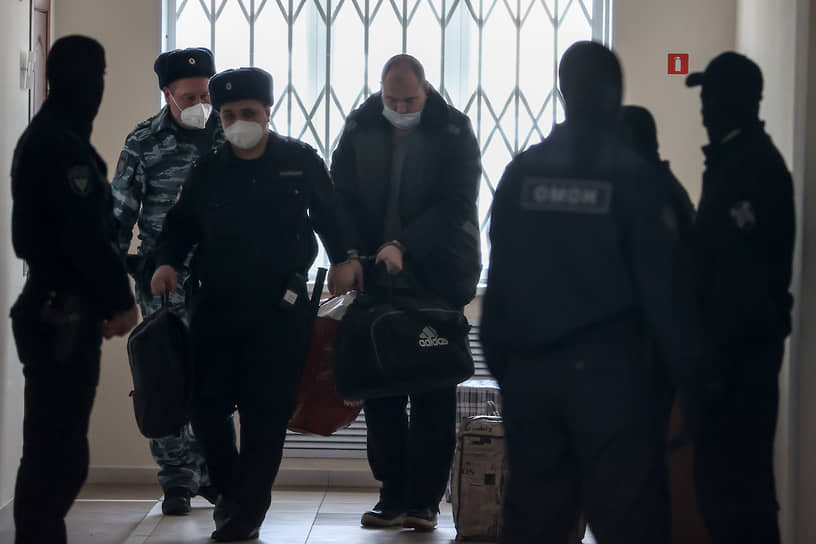 Один из членов Lurk после оглашения приговора
