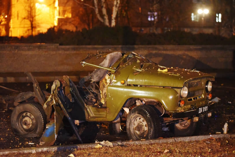 Вечером в Донецке прогремел мощный взрыв. Был подорван автомобиль начальника Народной милиции ДНР Дениса Синенкова (на фото)