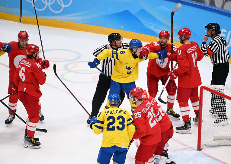 Судьи улаживают конфликт шведских и российских игроков