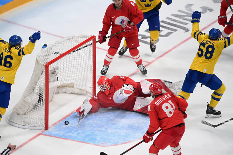 Игрок сборной Швеции Антон Ландер сравнял счет в матче
