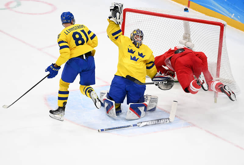 Слева направо: шведы Теодор Леннстрём, Ларс Юханссон и игрок сборной России Павел Карнаухов