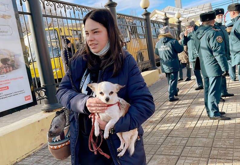 20 февраля на центральный вокзал Воронежа около 9 часов утра прибыл первый поезд с гражданами, эвакуированными из ЛНР и ДНР. В 20 вагонах находилось 910 человек, в том числе 358 детей
