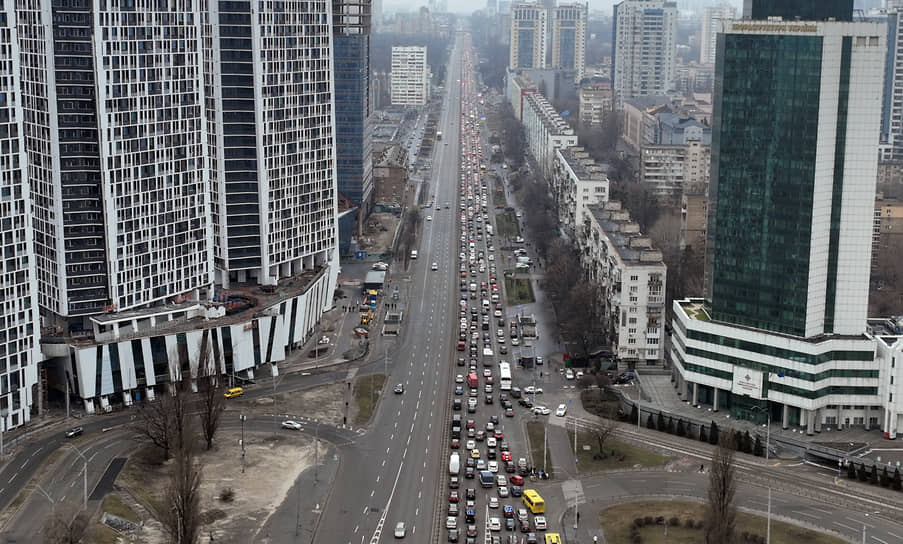 Автомобильная пробка на выезде из Киева