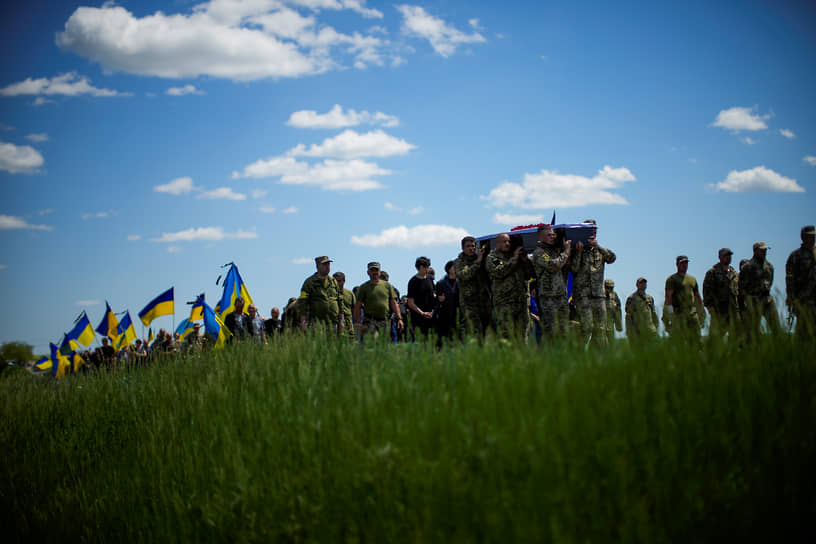 Похороны украинского солдата в селе Заря Труда Одесской области
