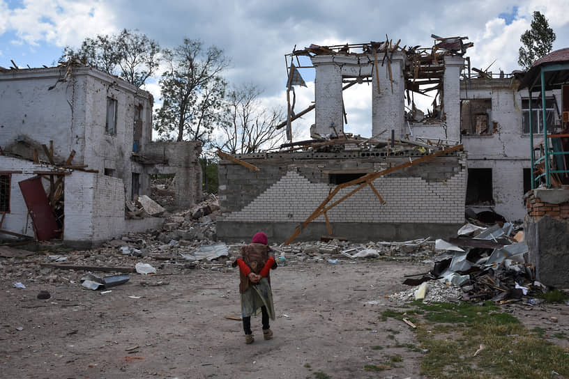 Разрушенные здания в Орехове Запорожской области
