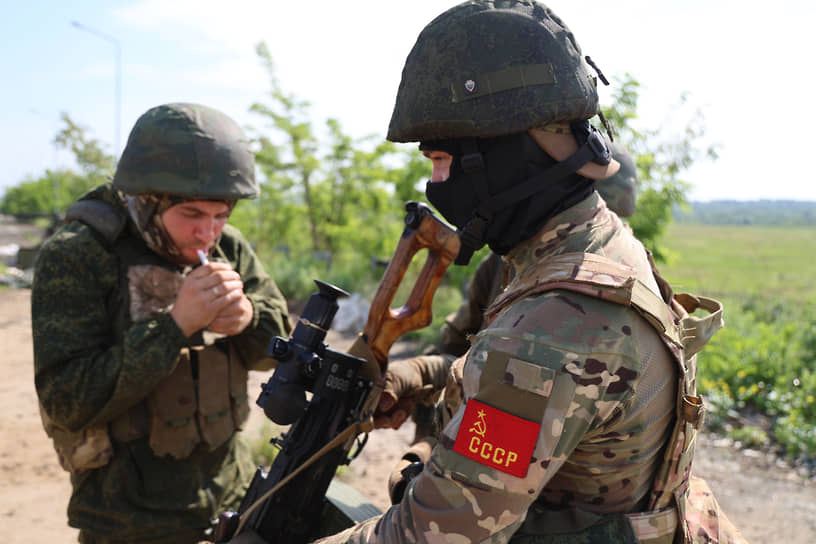 Российские военнослужащие на линии обороны в направлении Авдеевской промзоны