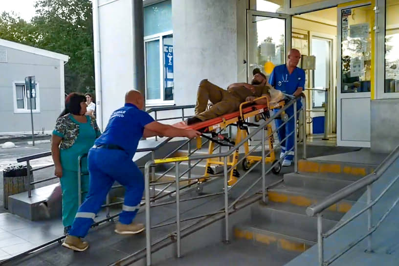 Фотокорреспондент «РИА Новости» Константин Михальчевский, раненный при обстреле в Запорожской области, доставлен в больницу в Симферополе