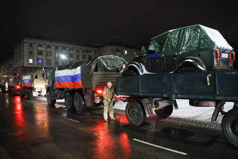 Грузовики из Луганска везут гуманитарную помощь в Енакиево