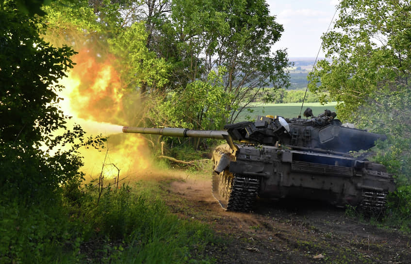 Танк Т-80 военнослужащих ЛНР у села Тошковка 