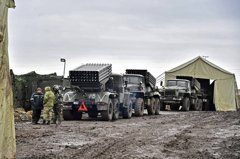 Ракетные системы залпового огня «Град» на ремонтной базе вооруженных сил России под Херсоном 