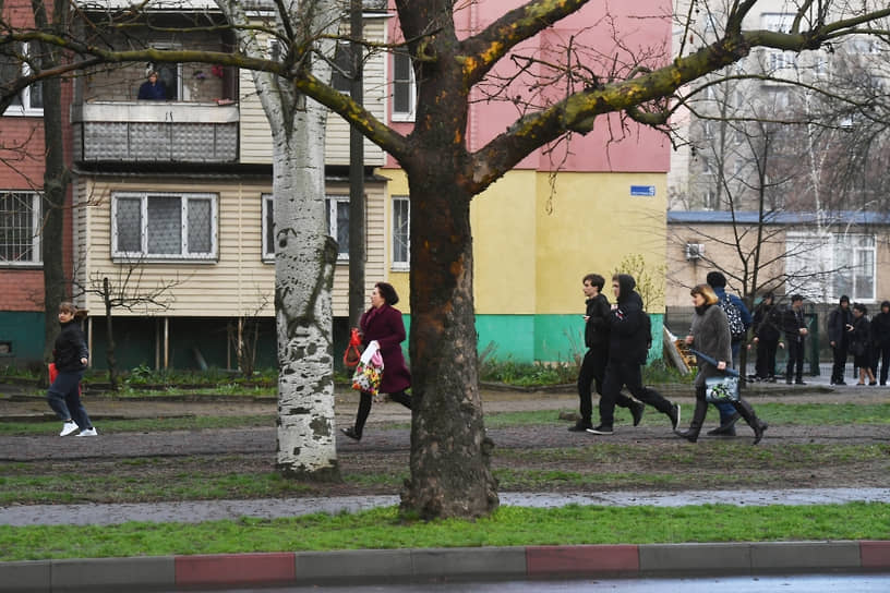 Эвакуация жителей Мелитополя во время артобстрела 