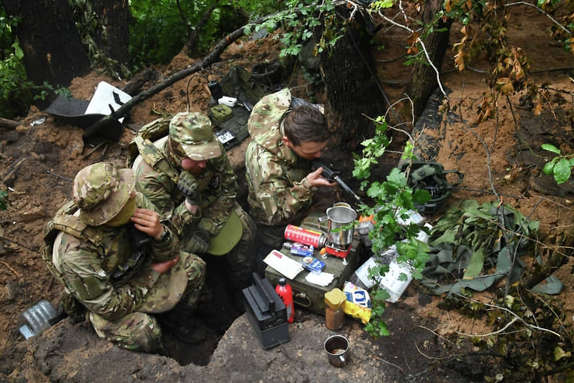 Российские военнослужащие в зоне проведения СВО под Соледаром