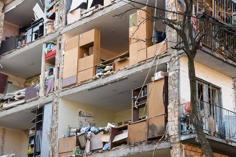Разрушенный жилой дом в Киеве