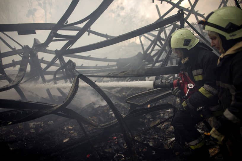 Пожар на одном из заводов Харькова после обстрела