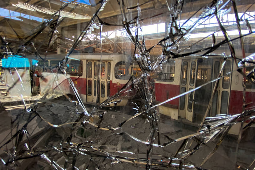 Разрушенное трамвайное депо в Харькове