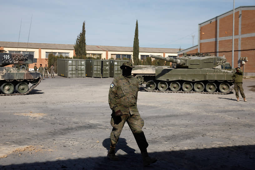 База в испанской Сарагосе, где украинские военные проходят обучение эксплуатации танков Leopard
