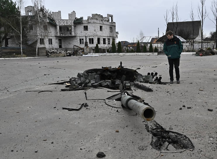 Обломки танка у села Залесье Киевской области