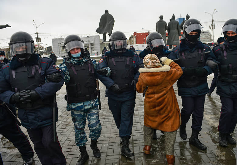 Новосибирск. Сотрудники полиции во время несанкционированной акции против специальной военной операции на Украине