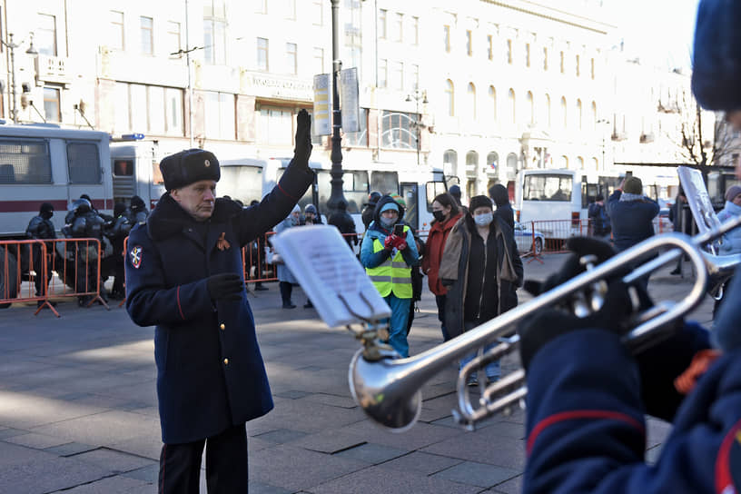 В Петербурге, по информации полиции, задержали 750 человек из 1,5 тыс. участников. В других регионах в акциях приняли участие в общей сложности 1200 человек, задержаны — 1061 их них