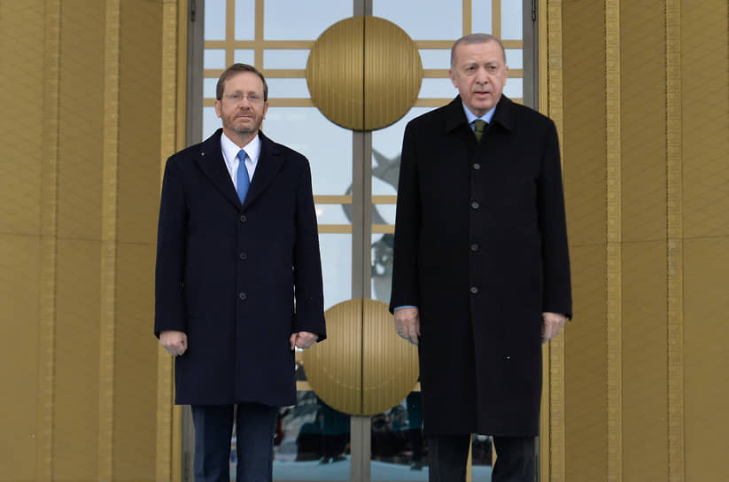 Президенты Турции и Израиля Реджеп Тайип Эрдоган (справа) и Ицхак Герцог