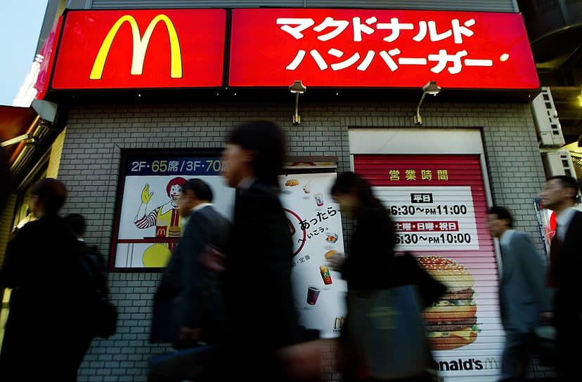 Ресторан McDonald’s в деловой части Токио. 2005 год