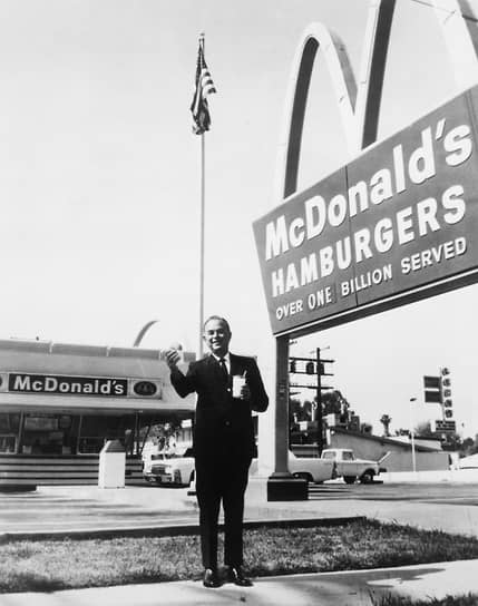 Соснователь и председатель корпорации McDonald's Рэй Крок. 1960 год