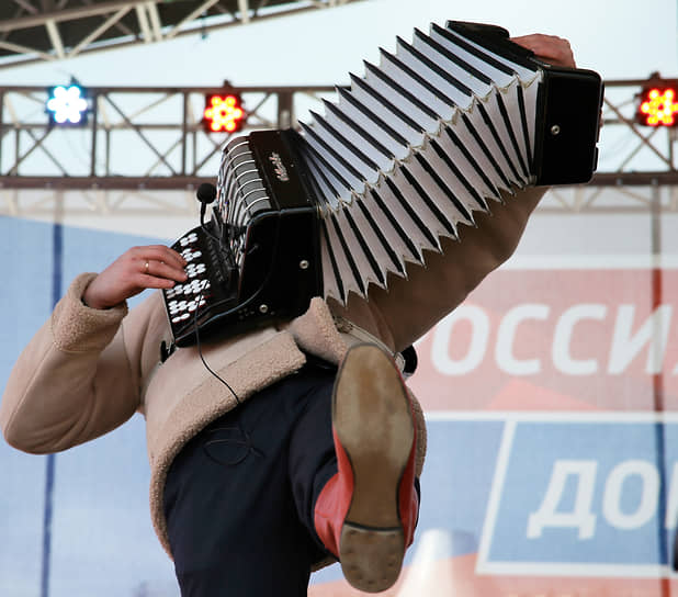 Выступление музыканта на митинге-концерте в парке Левобережный 