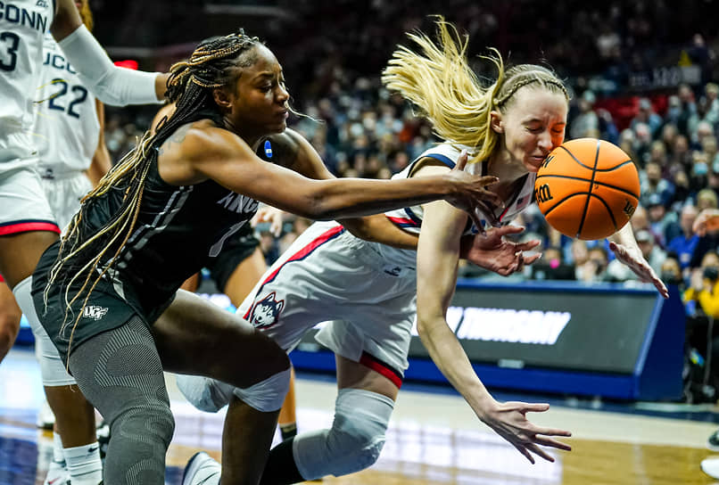 Сторрс, США. Баскетбольный матч между командами UConn Huskies и UCF Knights