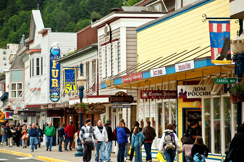 Улица с магазинами в Джуно, столице Аляски