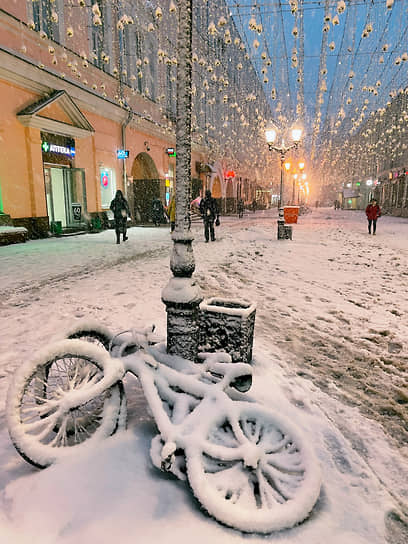 Днем в Москве ожидается температура от 0 до +2 градусов, порывы ветра до 15 м/с и гололедица
