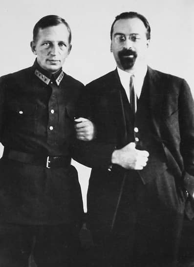 «Я просил бы,— писал Карахан (на фото — справа) Сталину,— вопрос решить до четверга путем созванивания»