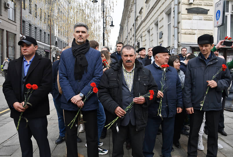 Москва. Желающие проститься с Владимиром Жириновским у Дома союзов