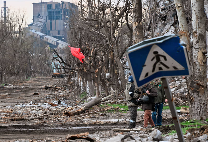 Гуманитарный коридор для выхода военнослужащих и гражданских лиц с территории завода «Азовсталь» в Мариуполе