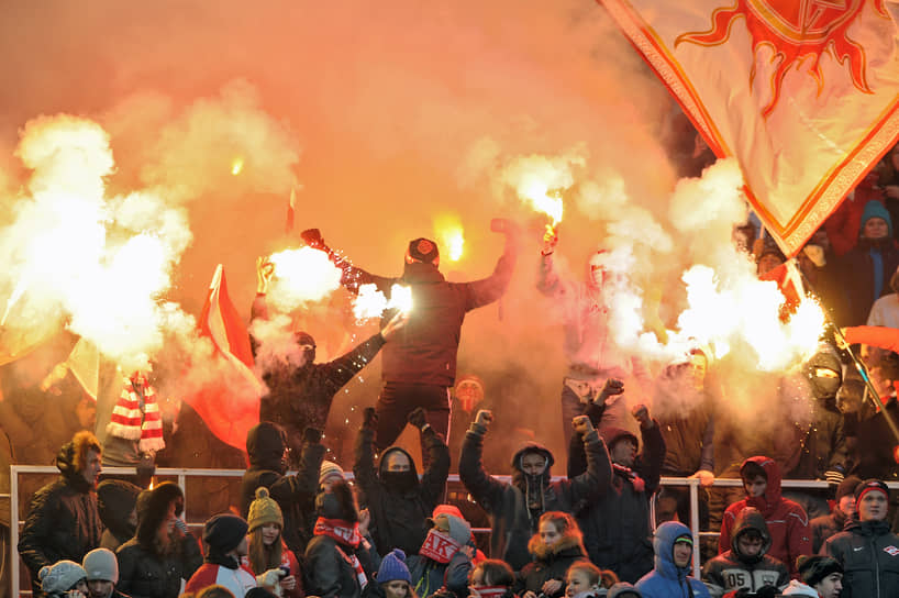 В 2012 году в честь 40-летия фанатского движения «Спартака» клуб официально закрепил 72 номер за болельщиками. С тех пор в команде не было игроков, выступавших под этой цифрой