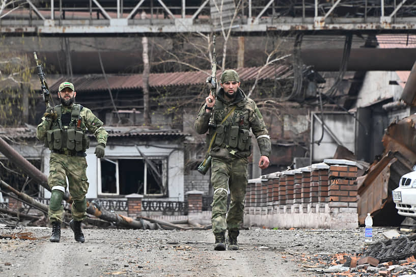 Бойцы добровольческого батальона «Ахмат» на территории Мариупольского металлургического комбината имени Ильича