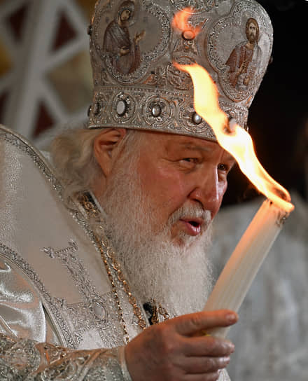 Патриарх Московский и всея Руси Кирилл во время богослужения в храме Христа Спасителя 